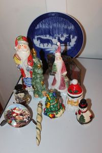 lot 163 image: Christmas Items