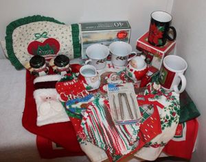 lot 151 image: Christmas Decor