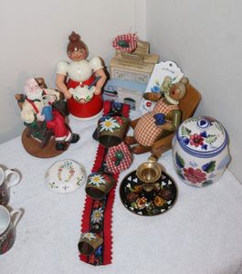 lot 179 image: Vintage Christmas Items