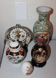 lot 19 image: Vintage Avon 1987 Collectable Egg, Satsuma egg, Imari Porcelain Egg, Ginger jar, Vase and Decorative Plate