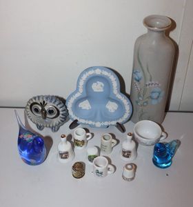 lot 172 image: Blue Themed Home Dcor