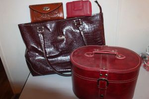 lot 191 image: Wallets, Purse and Train Case