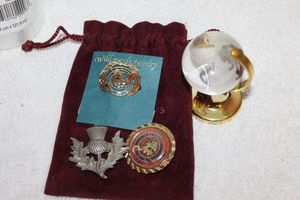 lot 193 image: Globe themed broaches and crystal mini globe&nbsp
