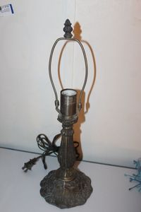 lot 199 image: Vintage Brass Lamp