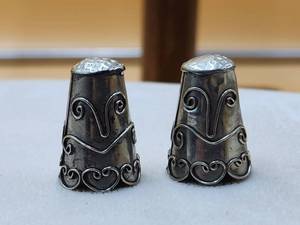 lot 25 image: Vintage thimbles - Sterling silver