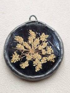 lot 53 image: Vintage resin cameo pendant