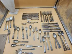lot 100 image: Selection of silverware - J.H. Washburn, Rogers, Oneida - Par, Tudor, and Silver plate