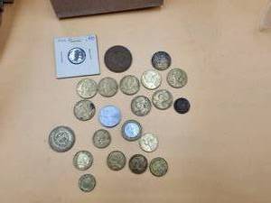 lot 21 image: Selection of foreign coins