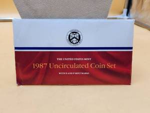 lot 26 image: 1987 Uncirculated coin set - D & P mints