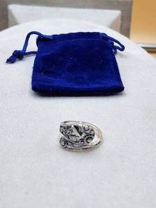 lot 36 image: Silver ring - jewelry
