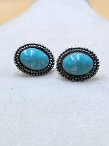 lot 128 image: Vintage pair of earrings