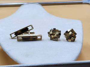 lot 132 image: Vintage pair of cufflinks