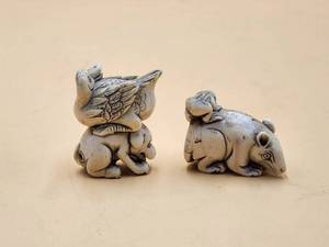 lot 67 image: Vintage Chinese Ivory Netsuke figures