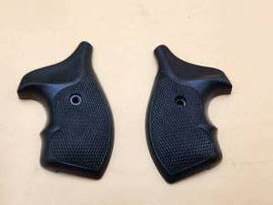 lot 205 image: Uncle Mikes handle grips for Smith & Wesson J-Frame