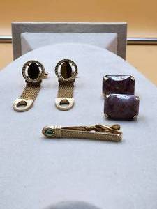 lot 219 image: Selection of cufflinks - Swank