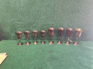 lot 54 image: Selection of 8 brass goblets - 2 sizes
