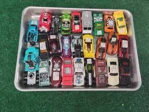 lot 56 image: Selection of hot wheels, matchbook etc.. cars
