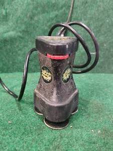 lot 89 image: Craftsman electric hand sander