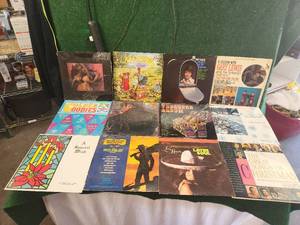lot 146 image: Selection of collectible vintage records