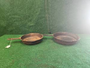 lot 176 image: Selection of 2 cast iron frying pans - 1 is a Wagner