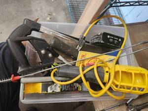 lot 197 image: small bin with a variety of tools