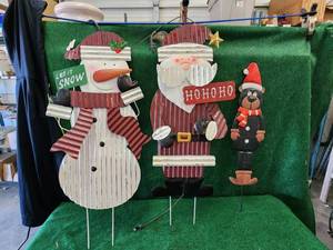 lot 229 image: Metal Christmas yard decorations