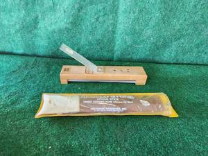 lot 271 image: Knife sharpening kits