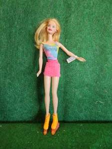lot 331 image: Vintage Barbie with the collectible sparking roller blades