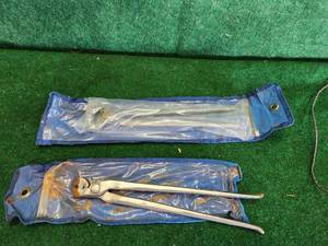 lot 334 image: Farrier tools