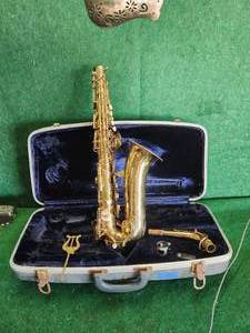lot 337 image: Saxaphone with hardcase - no mouthpiece