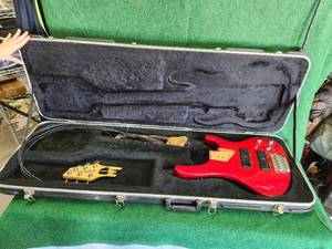 lot 347 image: Washburn broken electric guitar in a hardcase