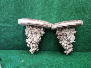 lot 377 image: Grape themed wall decor-shelfs