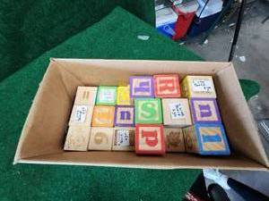 lot 392 image: Box of kids building blocks
