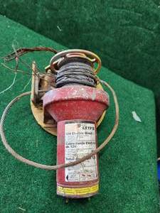 lot 401 image: Dayton 12v electric winch