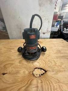 lot 556 image: Bosch router