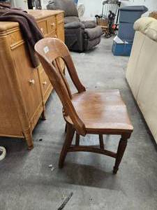 lot 610 image: Vintage wood chair