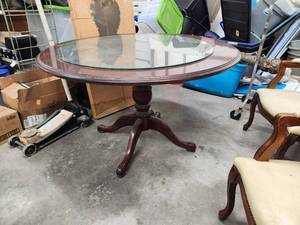 lot 648 image: Round office table with round piece of glass