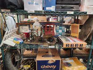 lot 413 image: Shelf lot