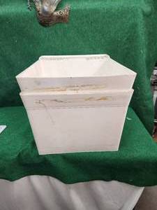 lot 418 image: 2 utility tubs - no legs