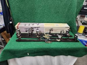 lot 421 image: Selection of track lighting