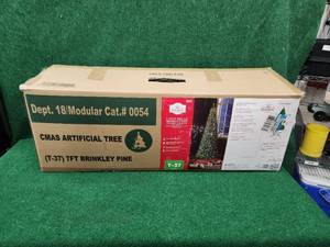 lot 422 image: Christmas tree in box