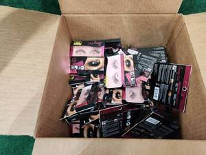 lot 426 image: Box of fake eyelash kits