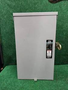 lot 430 image: Siemans general duty enclosed switch box