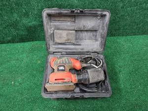lot 440 image: Black & Decker electric palm sander in case