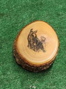 lot 469 image: Decorative hand-crafted wood trinket box