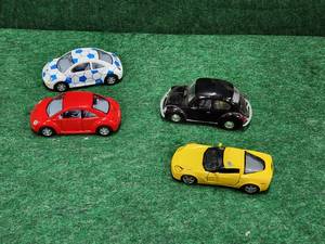 lot 478 image: Volkswagen diecast and corvette