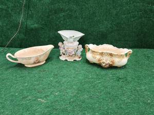 lot 480 image: Vintage collectible decor pieces