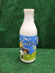 lot 483 image: Vintage Carlton Glass milk bottle