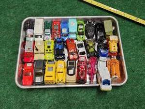 lot 487 image: Selection of Hot Wheels and matchbox cars