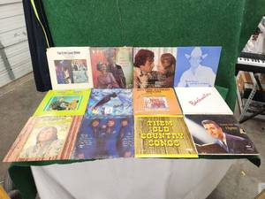lot 595 image: Selection of vintage records